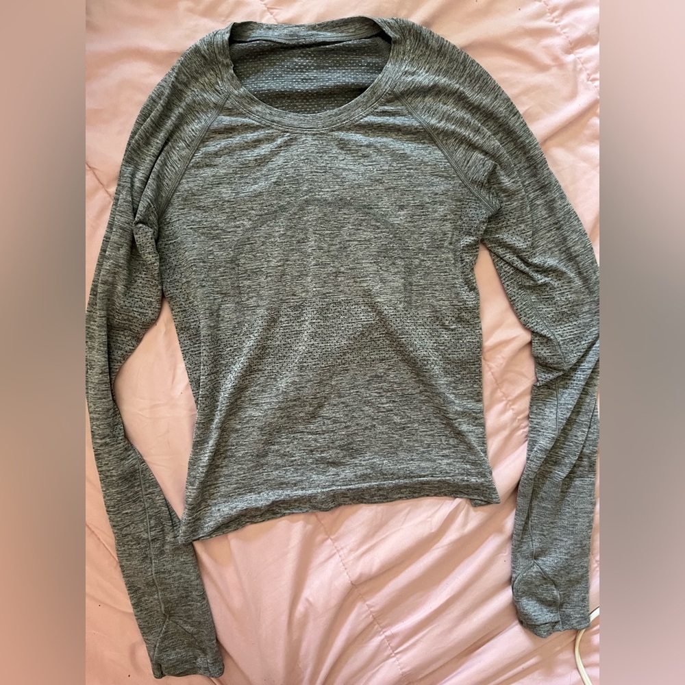 Lululemon Heathered Gray Long Sleeve Swiftly tech